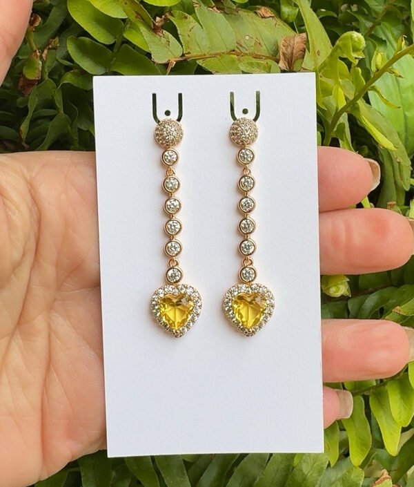 Los Aretes Colgantes Corazon Amarillo